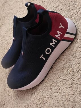 Tommy Hilfiger Women's Navy and Red Slip-On Sneakers